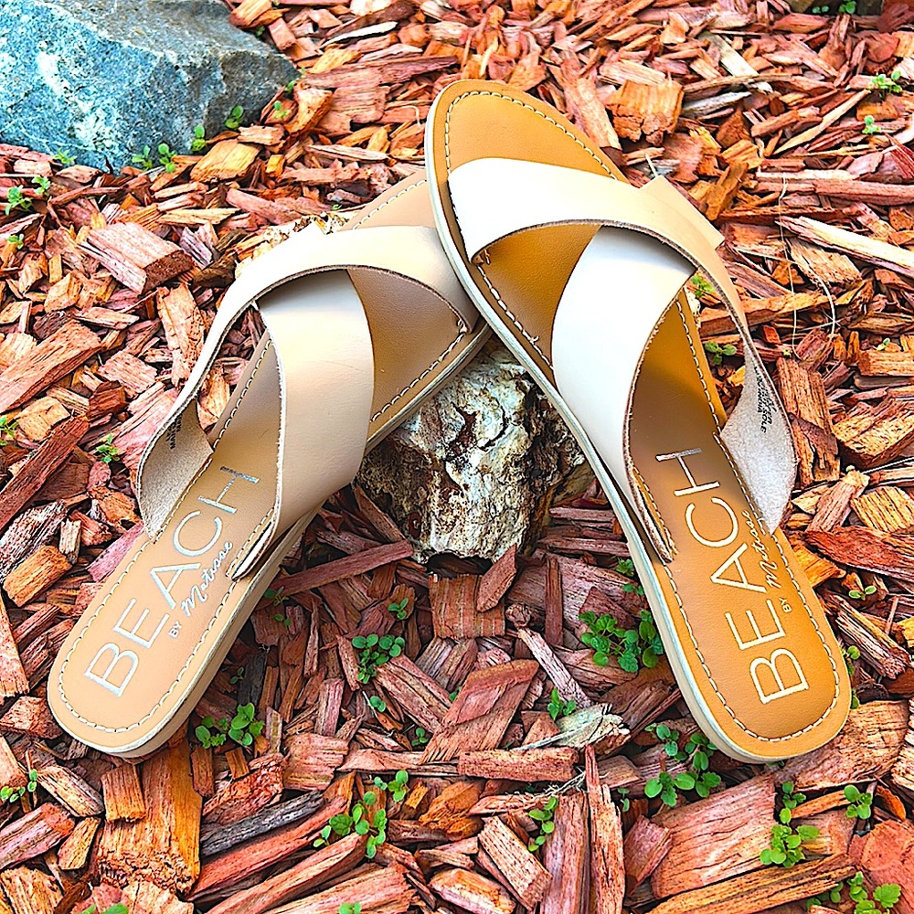 Beach 🏝️ by Matisse ladies 10 Pebble Natural Leather Sandals 🩴